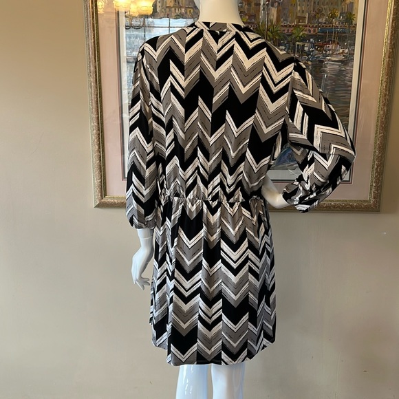 SURPLUS WRAP DRESS - Picture 4 of 7